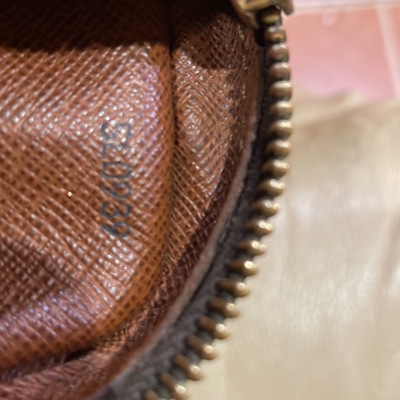 Louis Vuitton Danube crossbody bag - Picture 9 of 13